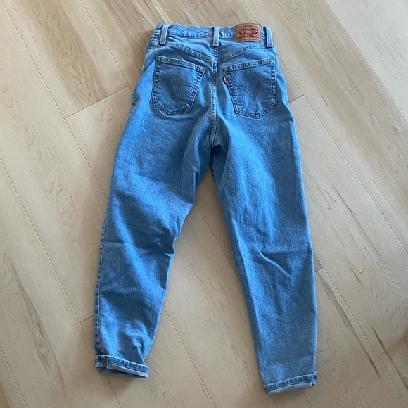Levi’s denim / high waisted mom fit - Picture 7 of 7